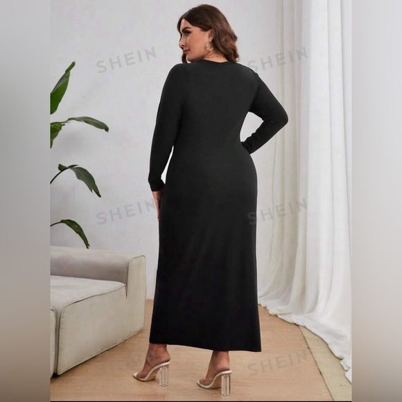 SHEIN Privé Plus Solid Round Neck Fitted
Dress - Picture 3 of 4